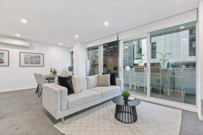 Sleek South Yarra 2-Bed with Alfresco Dining